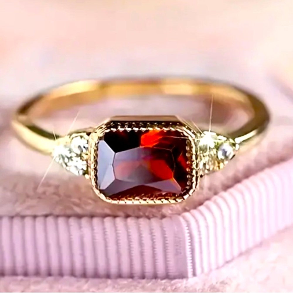 Beautiful Inlaid Ruby Zircon adorned with white zircons NWT Size 8
